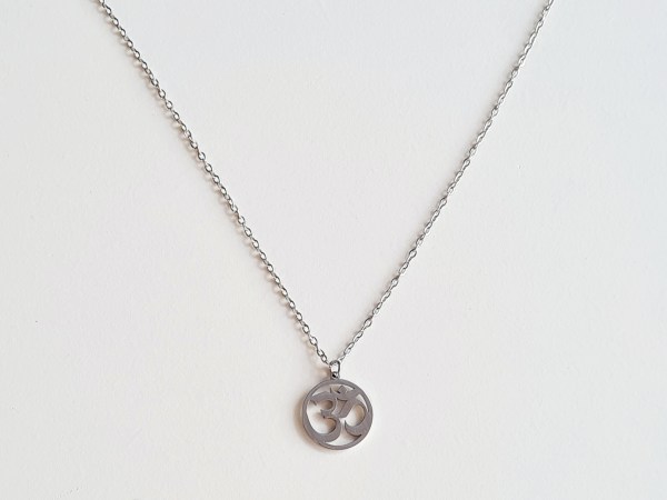 collier OM argenté acier inoxydable